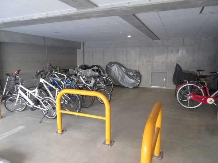 物件外観写真4　(駐輪場)