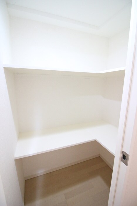 物件内観写真18　(収納)