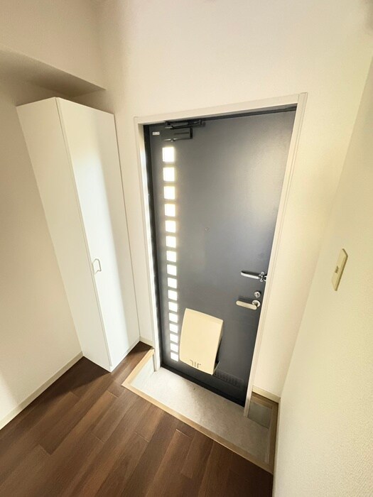 物件内観写真5　(玄関)