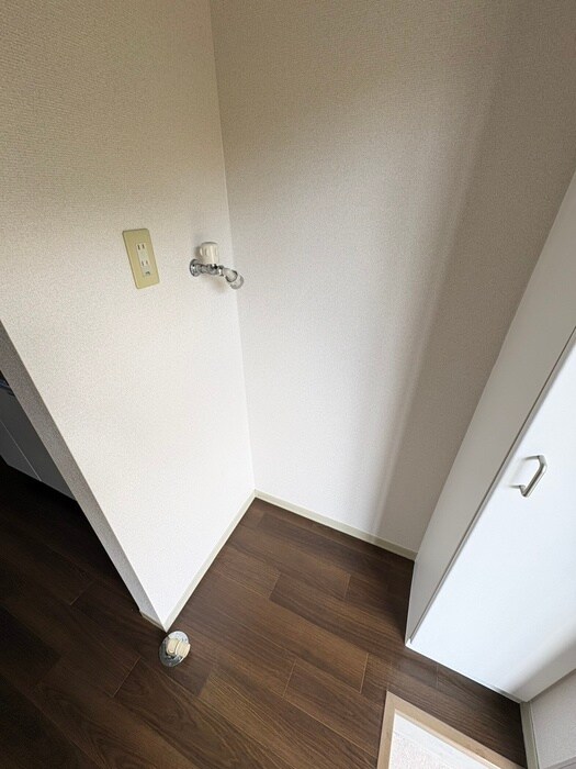 物件内観写真16　(洗濯機置場)