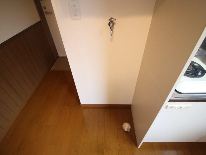 物件内観写真16　(洗濯機置場)