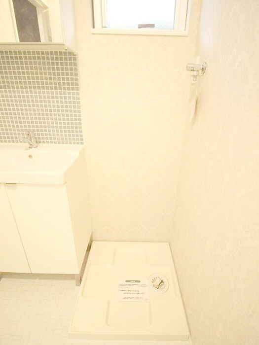 物件内観写真12　(洗濯機置場)