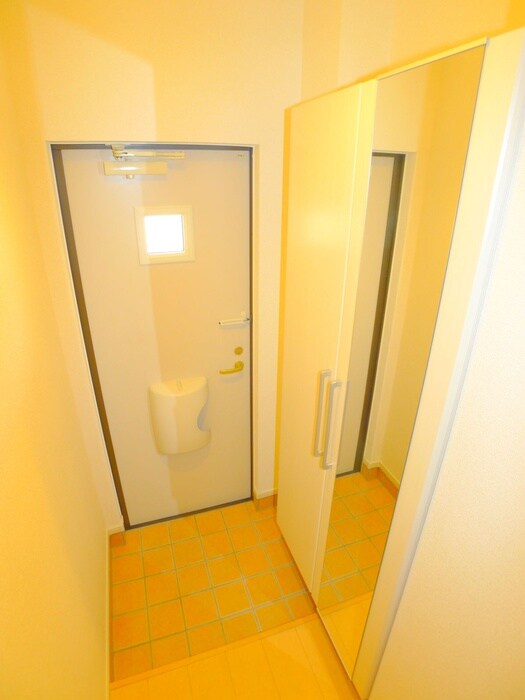 物件内観写真16　(玄関)