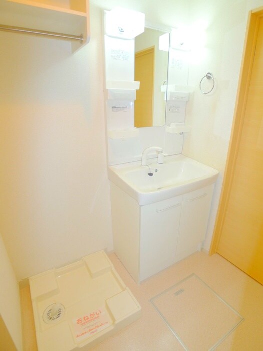 物件内観写真18　(洗濯機置場)