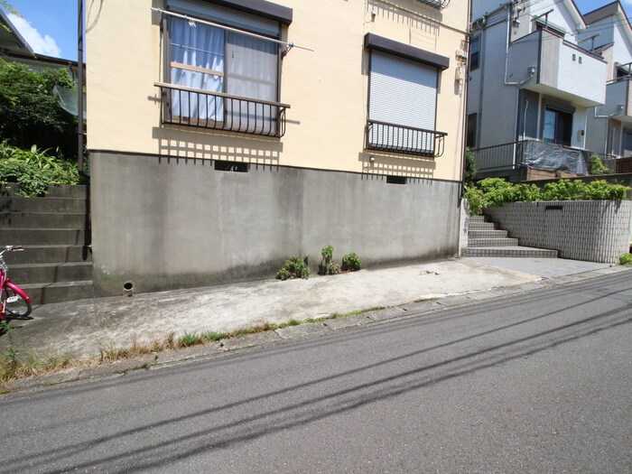 物件外観写真2　(駐車場)