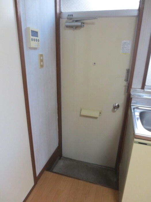 物件内観写真18　(玄関)