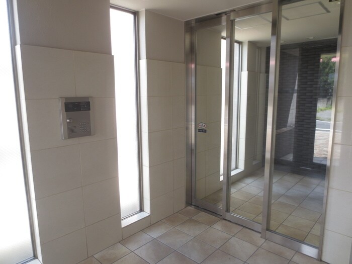 物件外観写真3　(エントランス部分)