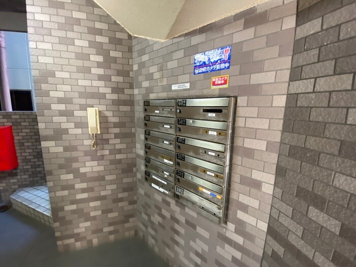 物件外観写真4　(エントランス部分)