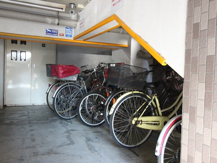 物件外観写真6　(駐輪場)