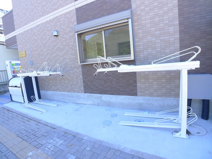物件外観写真3　(駐輪場)