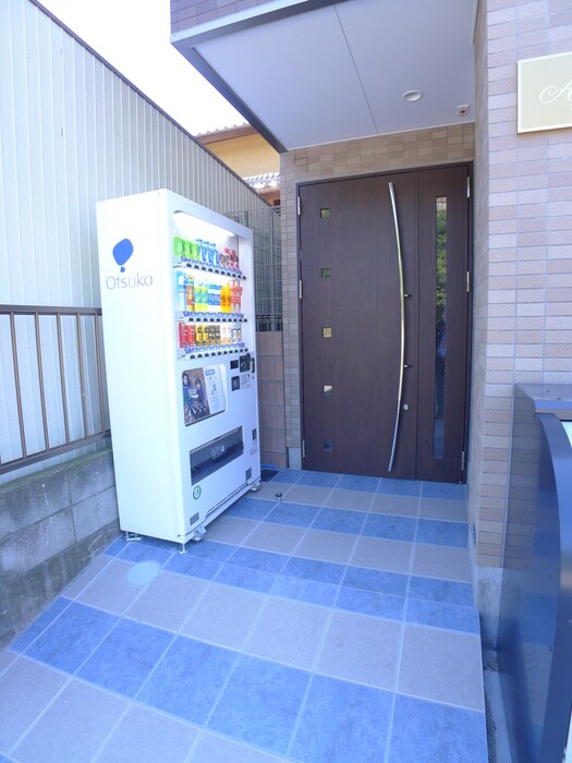 物件外観写真4　(エントランス部分)