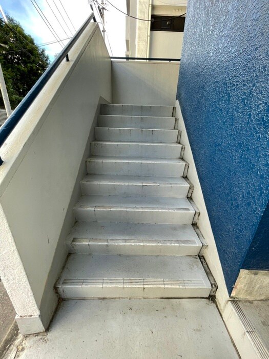 物件外観写真4　(エントランス部分)