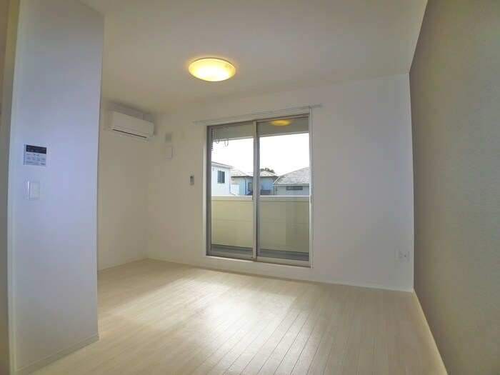 物件内観写真7　(室内からの展望)