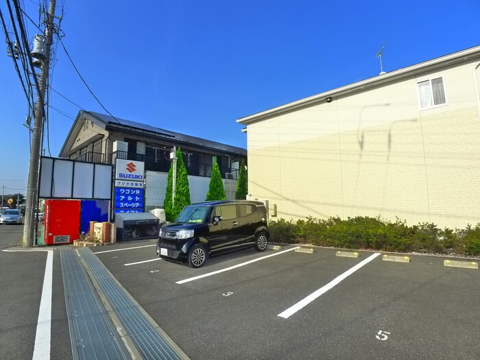 物件外観写真4　(駐車場)