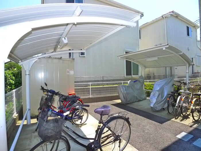 物件外観写真6　(駐輪場)