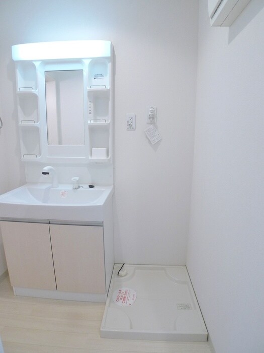 物件内観写真11　(洗濯機置場)