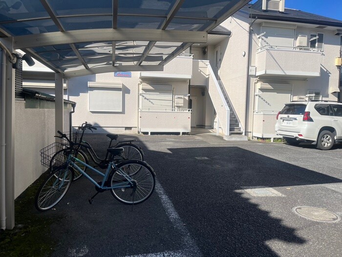 物件外観写真3　(駐輪場)