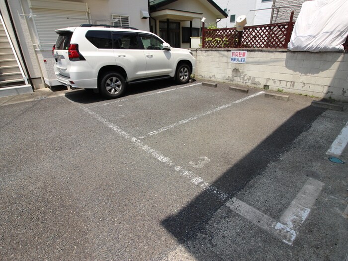 物件外観写真5　(駐車場)