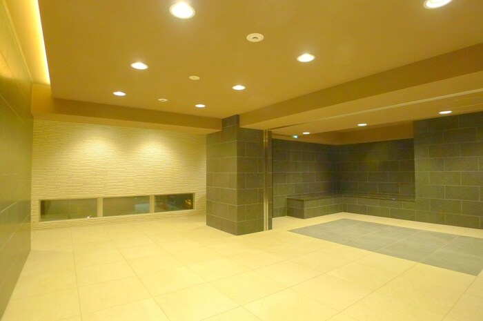 物件外観写真4　(エントランス部分)