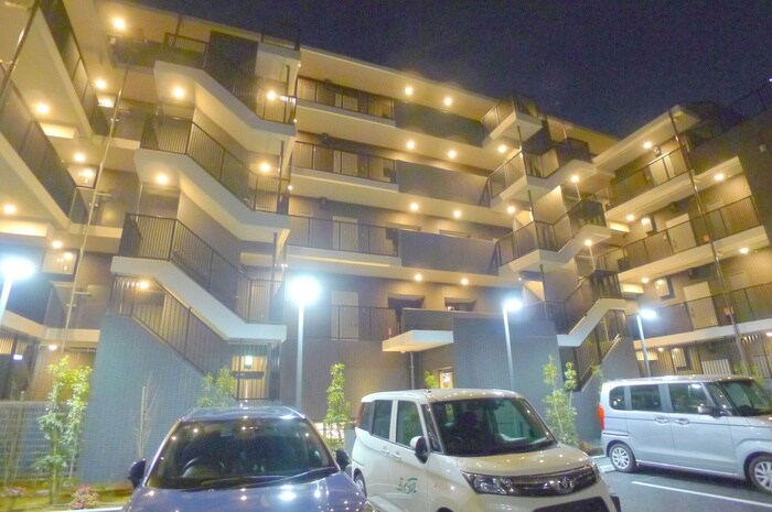 物件外観写真5　(駐車場)