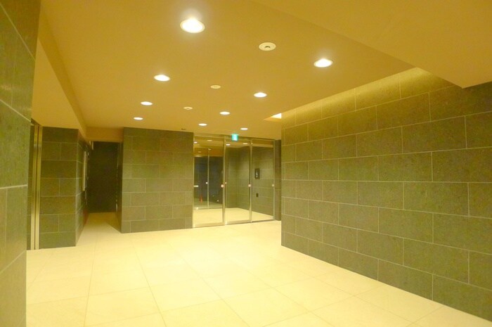 物件外観写真6　(エントランス部分)