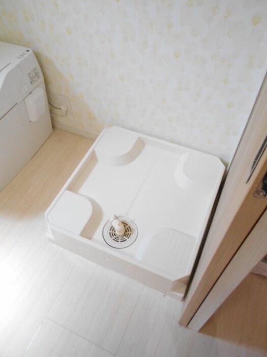 物件内観写真14　(洗濯機置場)