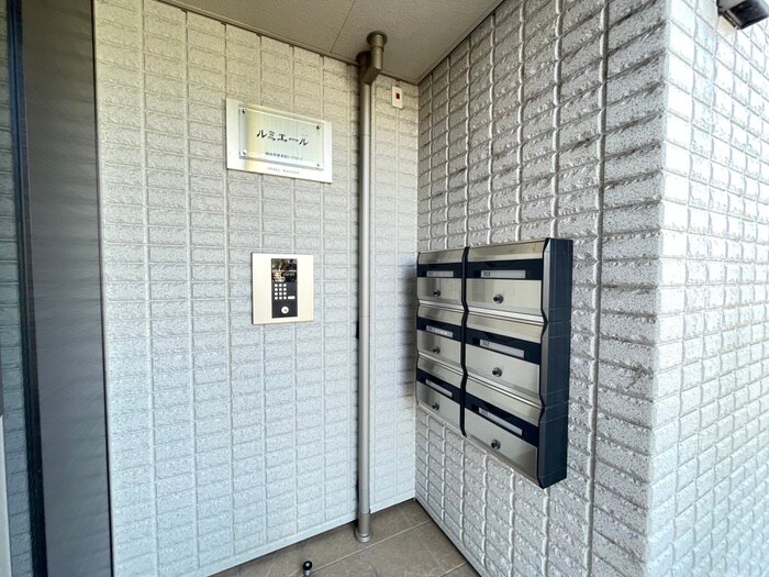 物件外観写真2　(エントランス部分)