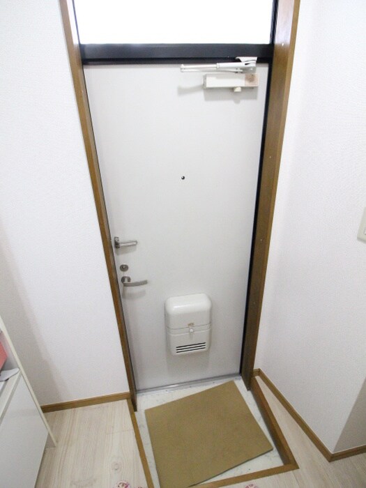 物件内観写真16　(玄関)