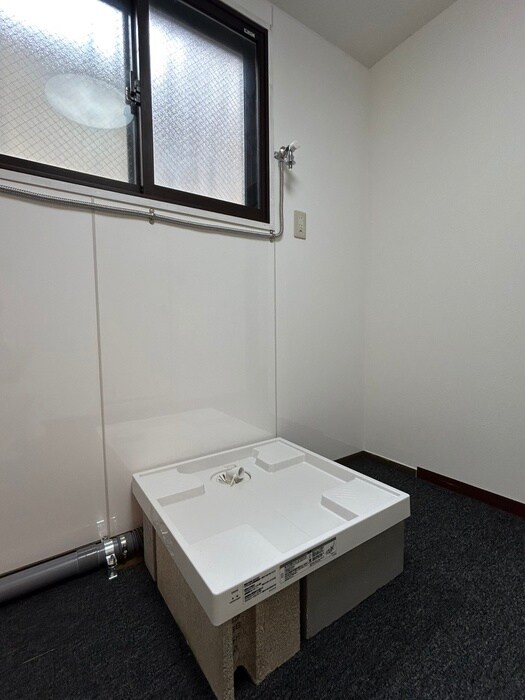 物件内観写真12　(洗濯機置場)