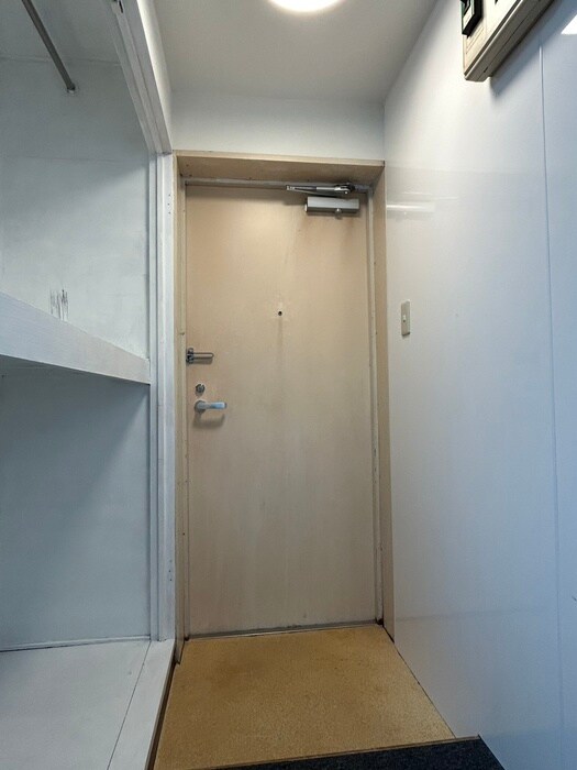 物件内観写真13　(玄関)