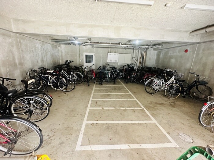 物件外観写真3　(駐輪場)