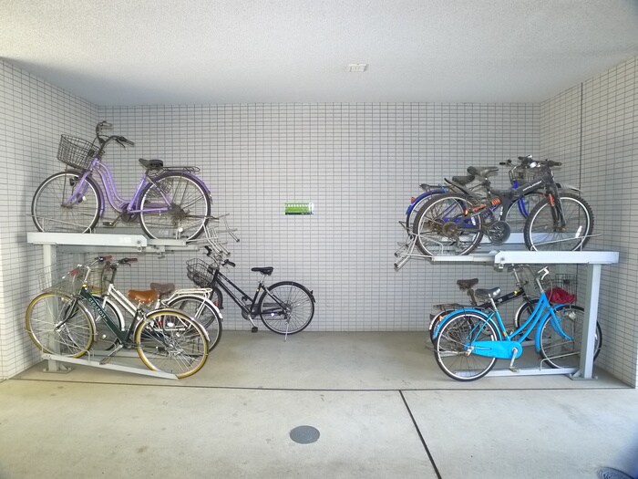 物件外観写真5　(駐輪場)