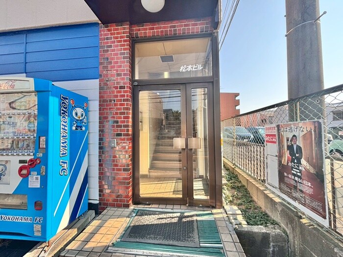 物件外観写真4　(エントランス部分)