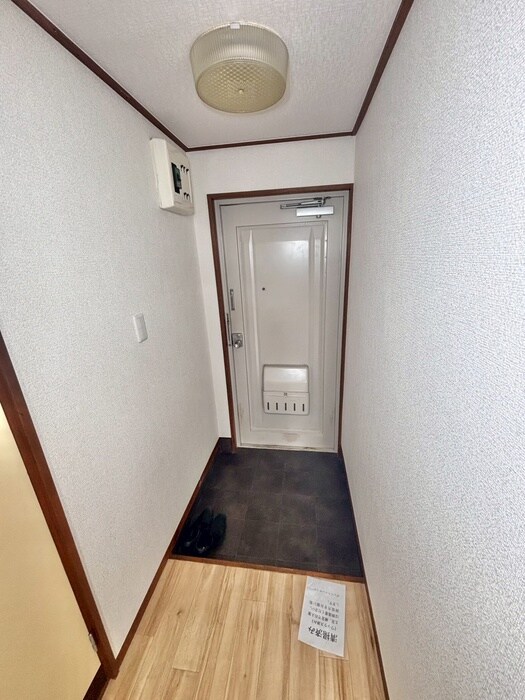物件内観写真16　(玄関)