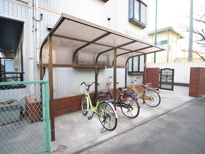 物件外観写真4　(駐輪場)