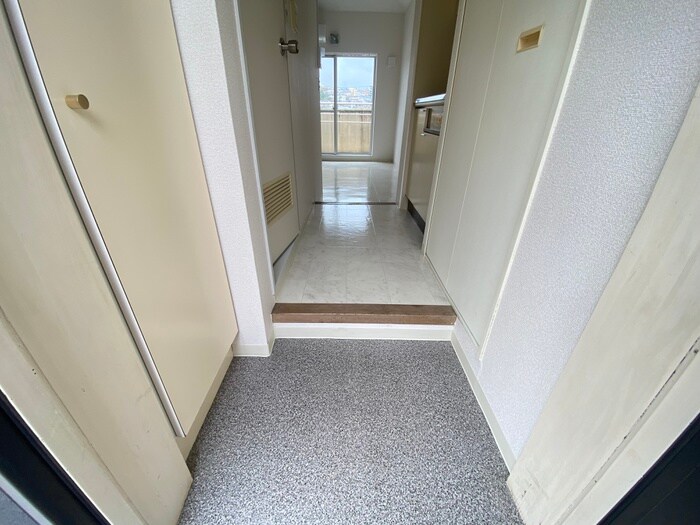 物件内観写真10　(玄関)