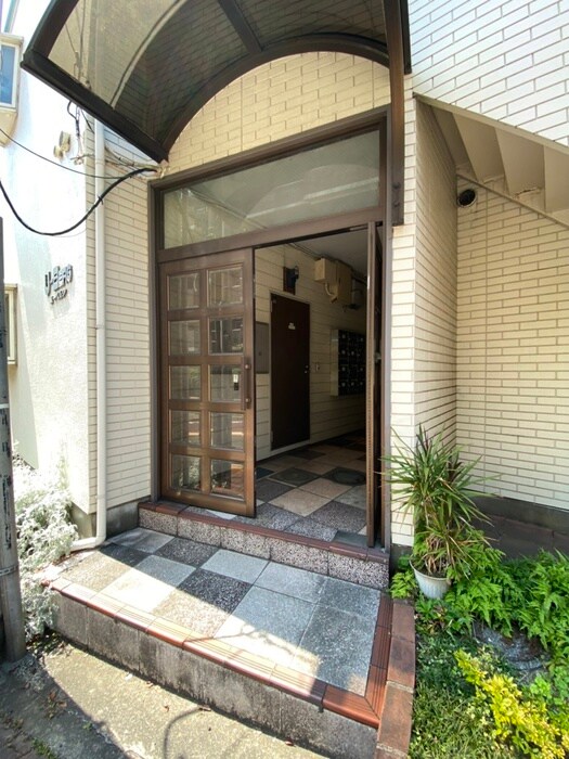 物件外観写真4　(エントランス部分)