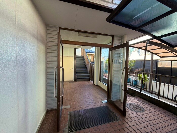 物件外観写真3　(エントランス部分)