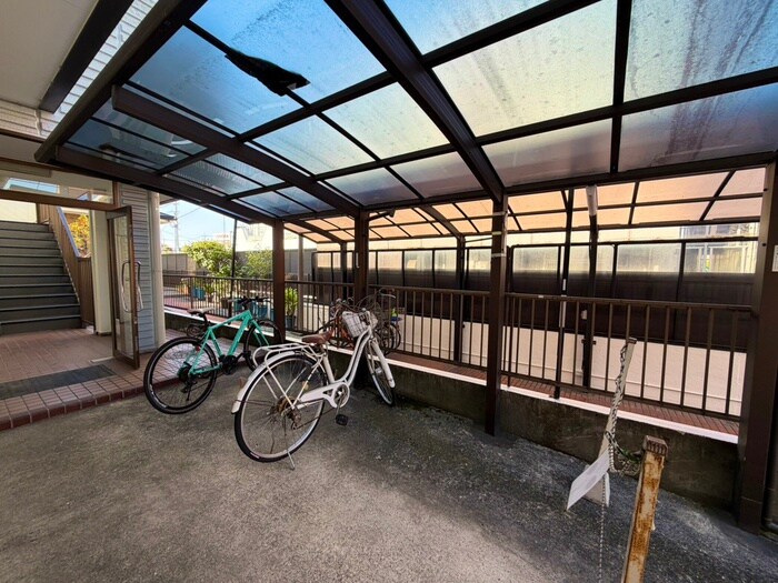 物件外観写真5　(駐輪場)