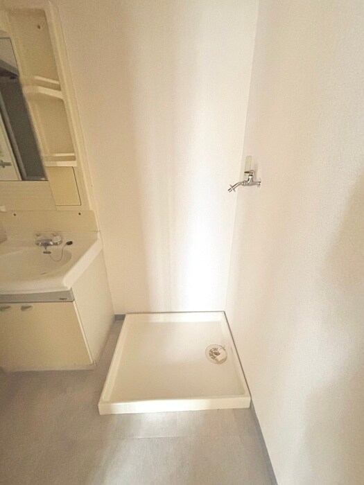 物件内観写真18　(洗濯機置場)