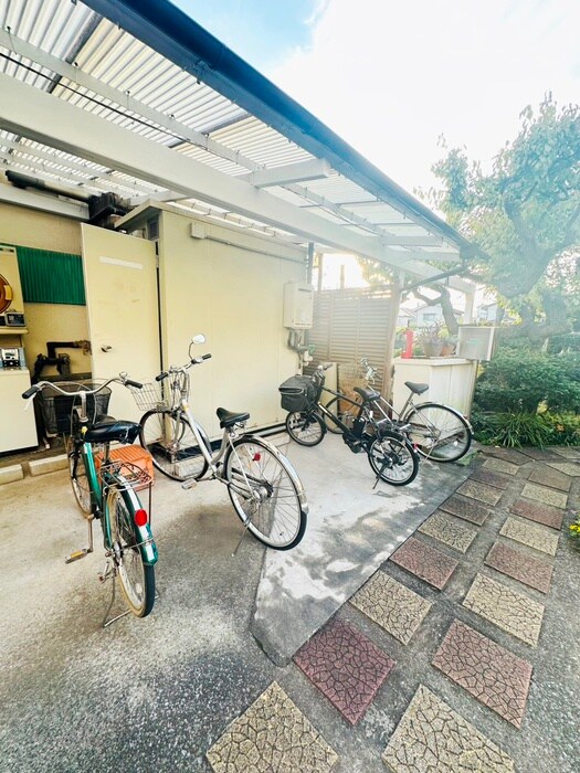 物件外観写真5　(駐輪場)
