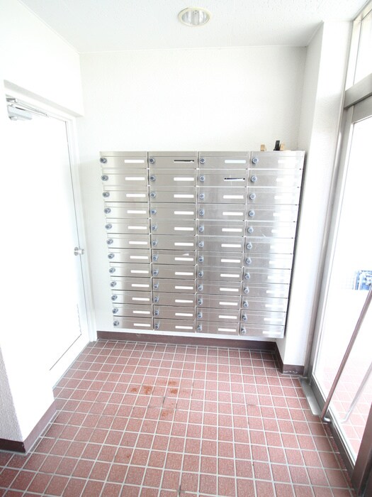 物件外観写真4　(エントランス部分)