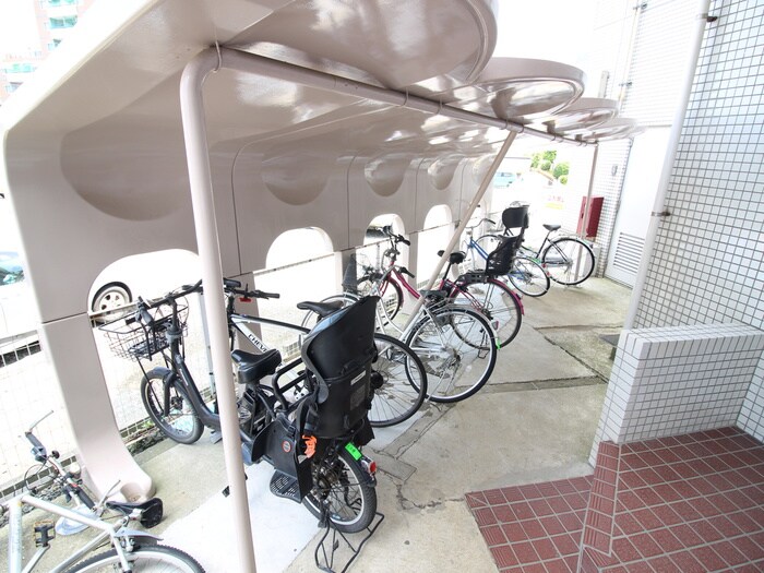 物件外観写真5　(駐輪場)