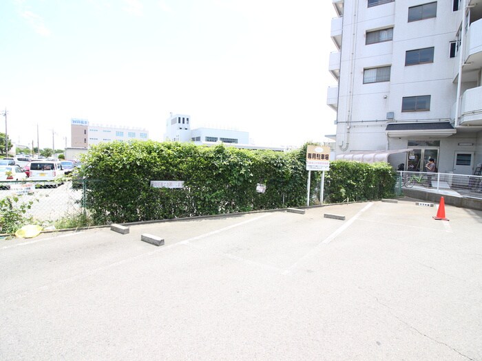 物件外観写真6　(駐車場)