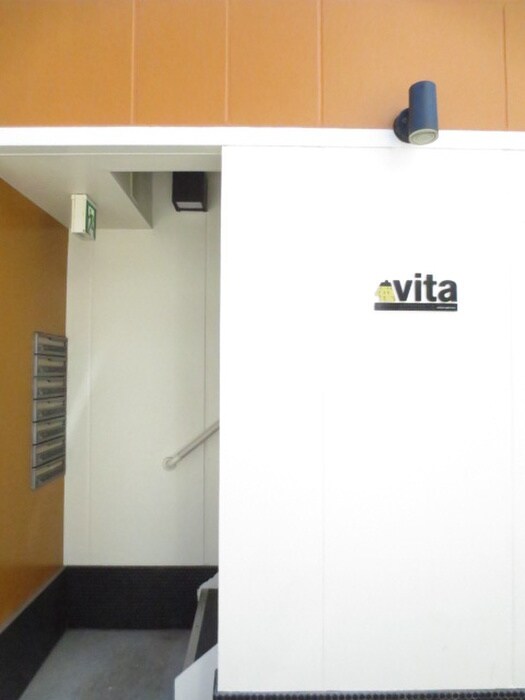 物件外観写真3　(エントランス部分)