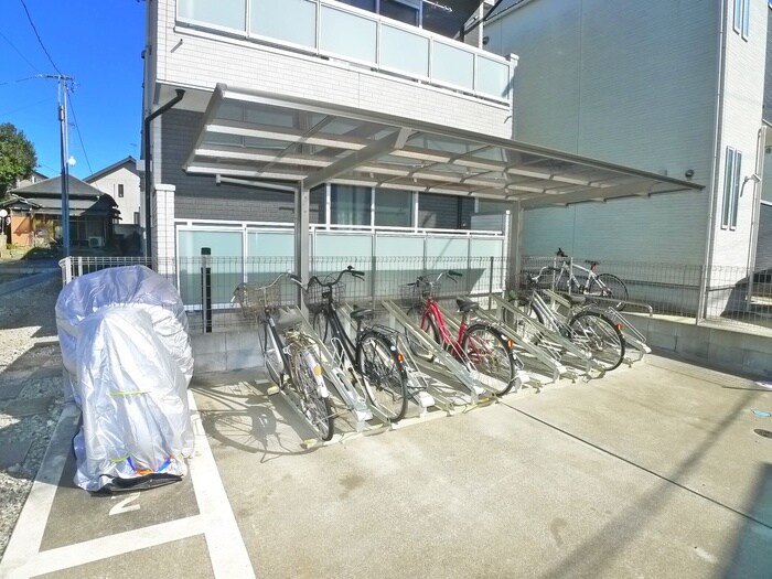 物件外観写真4　(駐輪場)