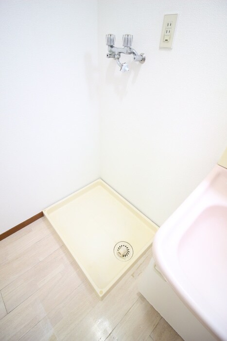 物件内観写真10　(洗濯機置場)