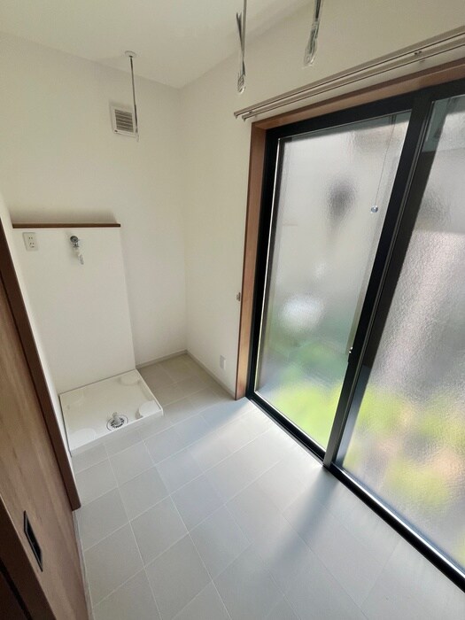 物件内観写真15　(洗濯機置場)