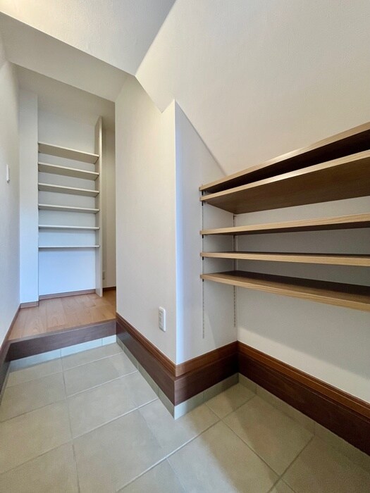 物件内観写真18　(玄関)