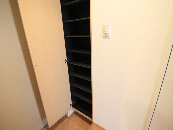 物件内観写真8　(靴箱)